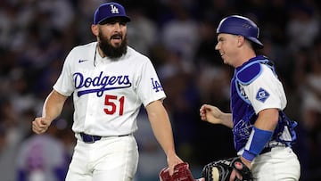 LOS ANGELES, CALIFORNIA - APRIL 14: Alex Vesia #51 and Will Smith #16 of the Los Angeles Dodgers celebrate a 2-1 win against the New York Mets at Dodger Stadium on April 14, 2026 in Los Angeles, California.   Ronald Martinez/Getty Images/AFP (Photo by RONALD MARTINEZ / GETTY IMAGES NORTH AMERICA / Getty Images via AFP)
