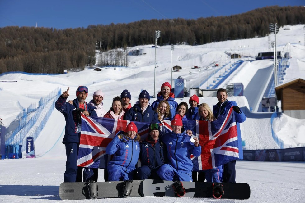 gran-bretana-suma-el-primer-oro-olimpico-sobre-nieve-de-su-historia-en-snowboard-cross2