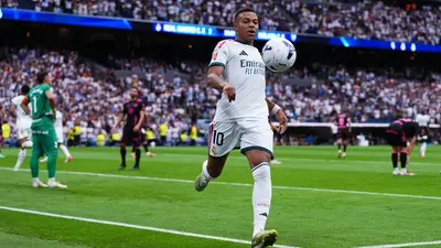 b0e09837-1e13-4e6c-934c-390eb8465ee8-2 VIDEO: Ester Expósito se 'roba'el show con celebración al gol de Kylian Mbappé