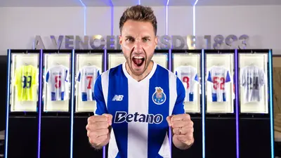 b349a474-0631-4ef1-b9d3-2b4370ecce49 ¡Santi Giménez ya es Dragón! Porto presenta al mexicano