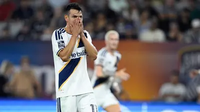 e6e8f840-48ad-4e15-826f-7e489151bc24 ¿No lo vio? 'Chucky' Lozano "negó" saludo al técnico de San Diego