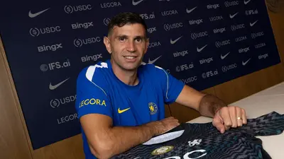 f02fa390-475a-4771-882a-74d5c442731e Chelsea ficha a Emiliano 'Dibu' Martínez de Aston Villa por tres años