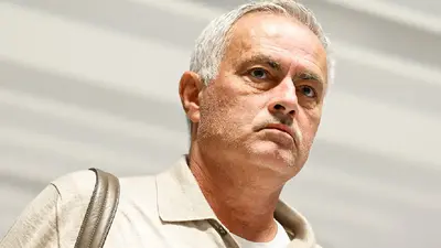 19e71b7e-c5e3-4d24-a0bc-2da1b3830c87-2 Mourinho se lanza contra el arbitraje por polémico penal del Betis: “Es extraño”
