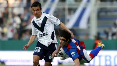 2d9ef5cb-ae5b-4f5c-94dc-0068259dda05 ¿Cuántos y qué jugadores mexicanos han disputado la Copa Libertadores con equipos sudamericanos?