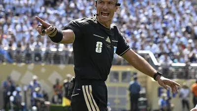 5153cb38-5cf2-4a8a-870a-419e78de50d5 ¡Espectacular! Video del árbitro del Argentina vs Inglaterra sale a la luz