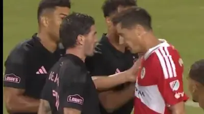 676e2575-79ba-4376-8431-b5719fa2f05b-2 Rodrigo de Paul vuelve a hacer de las suyas y se enfrasca con Lewandowski en la MLS
