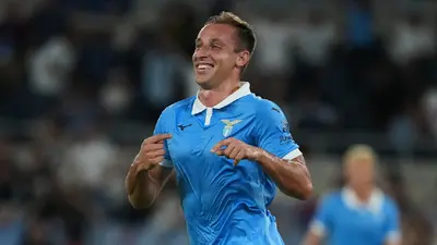 67fb0555-3c26-476e-985e-aaf7bef16abf-3 Johan Vásquez fue titular con Genoa en derrota ante Lazio en la Serie A