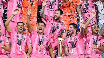 a51831ca-f5fa-4086-95d7-749c3963699a-1 VIDEO: Messi encara a Comisionado de la MLS tras ganar la Campeones Cup