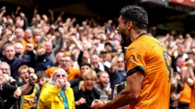 a55fe1dd-91f1-44a6-bcbe-fc98ce8cdc72-7 ¿Al estilo Ted Lasso? Raúl Jiménez comenta su gol con Wolverhampton y asegura que "no dejó de creer"