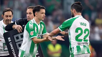 a9bb04db-bd8d-46b0-8a0d-2072cf1642da-6 Fidalgo debuta en Champions League y Betis remonta contra Lille