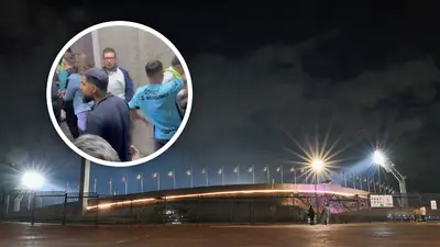 c2b0863d-bead-4177-a9bc-dd14e89cc0f6 Aficionados agreden a policías y elementos de protección civil en el Pumas vs América Femenil