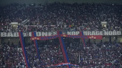 c6fed4c4-b497-415d-92a9-9c06fa21be11 Partido del Olympique de Lyon en la Ligue 1 se interrumpe por insultos racistas en las tribunas