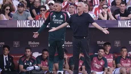 e7497b73-5cc5-4daa-9e9f-4437b085729c-3 Real Madrid TV 'estalla' en contra del arbitraje del derbi de Madrid: "Es vomitivo"