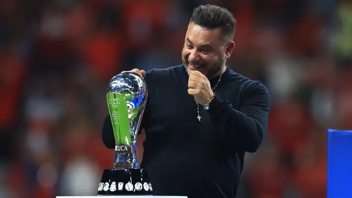efe090d4-8316-431b-8824-434d6def8fb0-2 Antonio Mohamed levanta la mano para dirigir a Argentina: "estoy preparado"