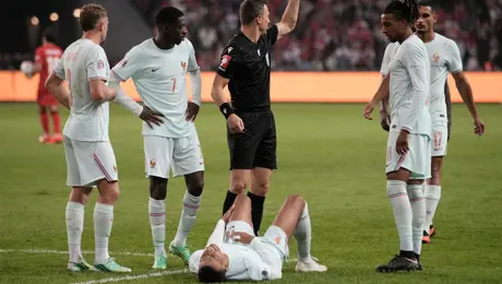 f472f01e-c3a5-4c88-9a8b-633d48f123bc ¡Alerta, Madrid! Kylian Mbappé enciende alarmas tras salir en partido de Francia con aparente lesión de la rodilla