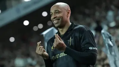 0c871783-0fe4-4e13-a775-2c90b0e8bb50 Thierry Henry busca impulsar un cambio en el calzado del futbol femenil