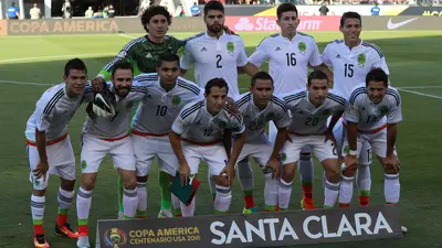 25d61e8e-2e61-464c-a75a-3d1ab2e55cdb-1 A 10 años del 7-0 ante Chile; Raúl Jiménez y Chucky Lozano son los únicos futbolistas sobrevivientes