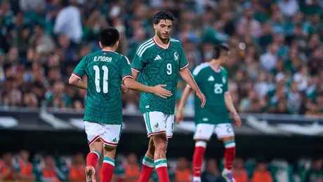 2c5b29cc-2864-49ab-bac1-322289351e2e Gilberto Mora se acerca a Europa; Raúl Jiménez le manda 'consejo' para escoger equipo