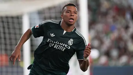 66892362-ac42-4149-a626-aa386bbc6f22-5 ¿Se descuida? El paseo de Mbappé en bicicleta que genera polémica en Real Madrid y Francia