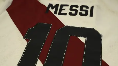 8fa1e32b-91de-4a1c-aa36-f2c276aee882-4 Hace 26 años rechazaban su fichaje, hoy River Plate lanza increíble homenaje para Lionel Messi