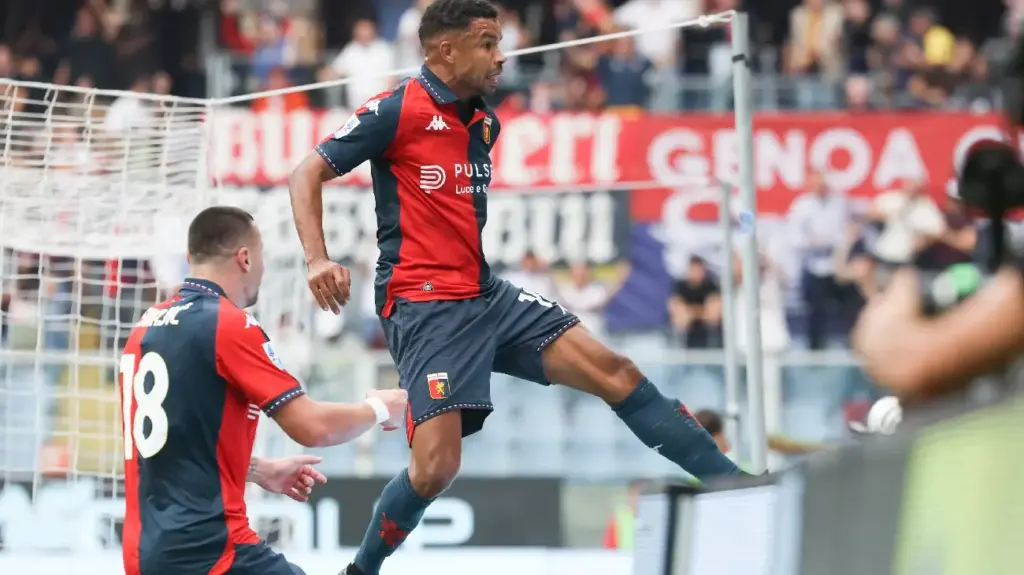 Genoa derrota a Fiorentina con todo y autogol de Johan Vásquez