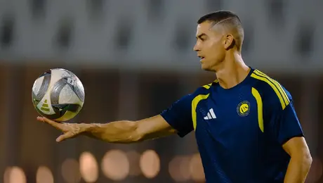 a7a51fd3-dfec-4364-b66b-f06e42faec64-1 Cristiano Ronaldo regresa al Al-Nassr tras polémica con Portugal y sorprende con cambio de look