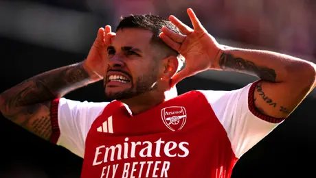 aa555732-8ad4-488f-8377-4e487e172185-1 Arsenal remonta al Leeds y acecha el liderato del Manchester City