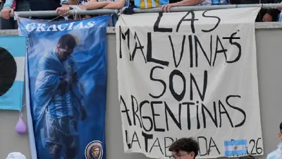 b06062eb-c9d5-4b20-8e26-59c08efc2835-2 “Las Malvinas son argentinas” reaparece durante el homenaje a Lionel Messi