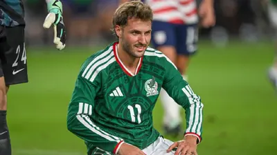 b37c83c6-41cb-4ebf-bab8-8a2af43491e3-5 Porto busca aislar a Santiago Giménez de la prensa tras su sequía goleadora
