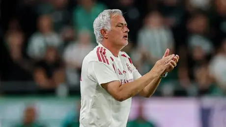 bfd9dffb-f298-4075-a287-05f83d417f84-1 José Mourinho explota contra la prensa y lanza dardo a periodista antes del duelo de Champions League
