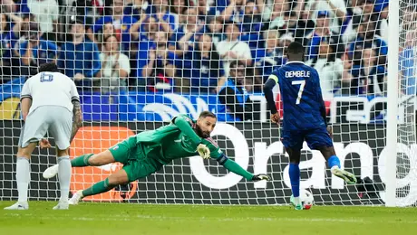 dab68b28-2e88-489f-9dc1-3c8448806ae7 Impresionante duelo de porteros en el Francia vs Italia: Así fue el partido
