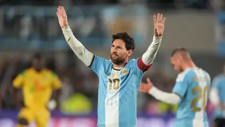 f6f5c771-5714-4ad9-b36a-8354581a02ce-5 Lionel Messi: de ser expulsado en su debut a irse como el más grande de Argentina