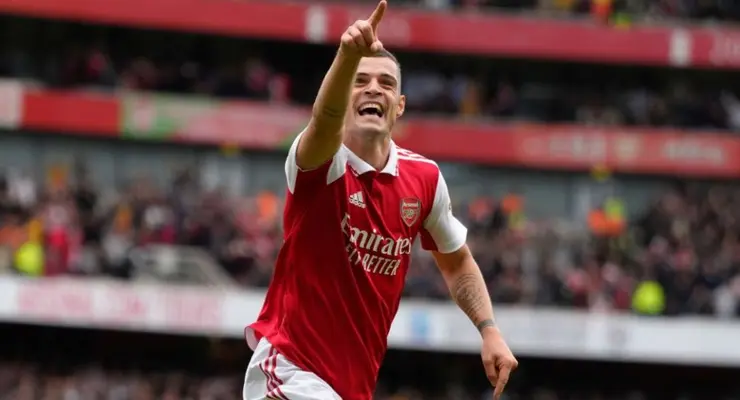 fa555c1f-5d98-4a81-a3e4-1e6e3bf23642 “¡Covid, Covid!”: Granit Xhaka sufre de burlas en un supermercado
