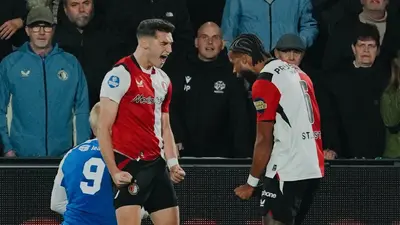fac676ab-ee7d-48a2-845f-07f98200a875-2 Con Mateo Chávez titular, AZ caen ante el Feyenoord 2-0